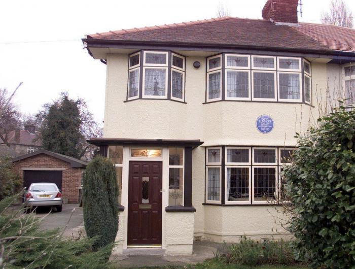 Yoko Ono tuitea una foto de las gafas de John Lennon para protestar contra el uso de armas (FOTOS)