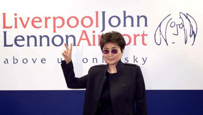 Yoko Ono tuitea una foto de las gafas de John Lennon para protestar contra el uso de armas (FOTOS)