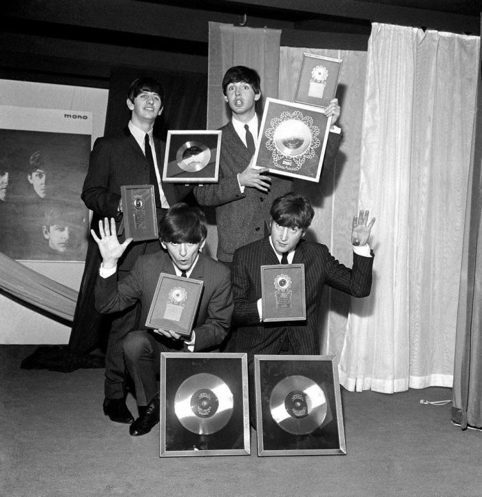 Ariana Grande iguala un récord histórico de Los Beatles