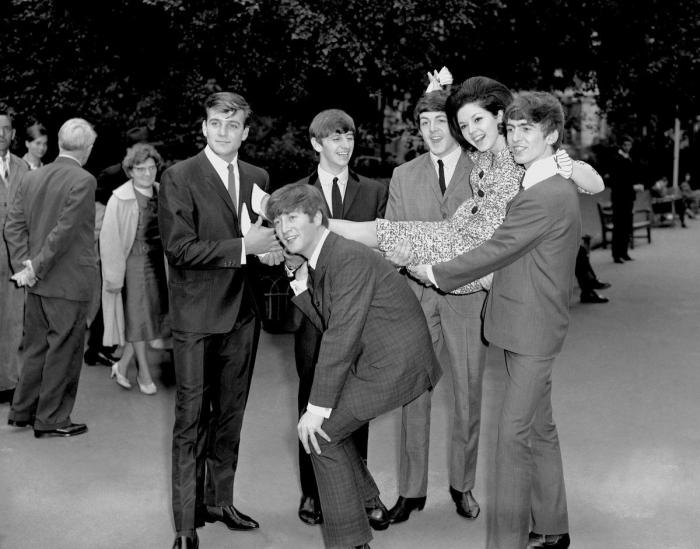 Ariana Grande iguala un récord histórico de Los Beatles