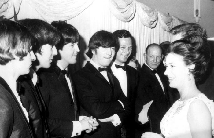 Ariana Grande iguala un récord histórico de Los Beatles