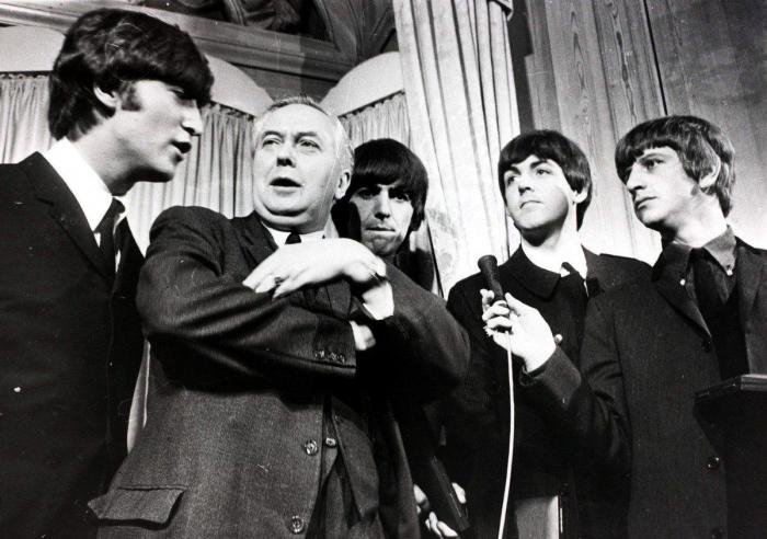 Ariana Grande iguala un récord histórico de Los Beatles