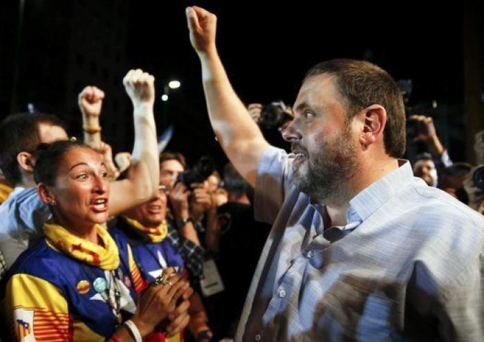 Rajoy le regala a Puigdemont un ejemplar de 'El Quijote'