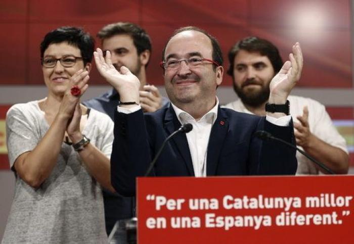 Rajoy le regala a Puigdemont un ejemplar de 'El Quijote'