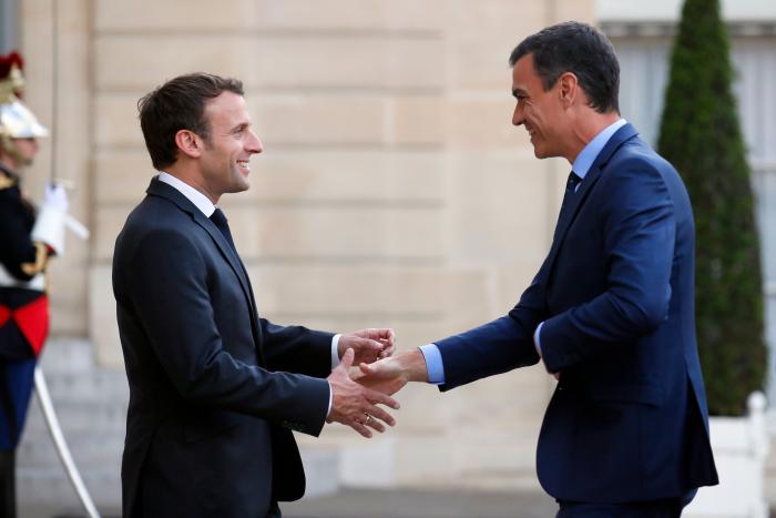 Macron invita a Sánchez a la reunión del G-7