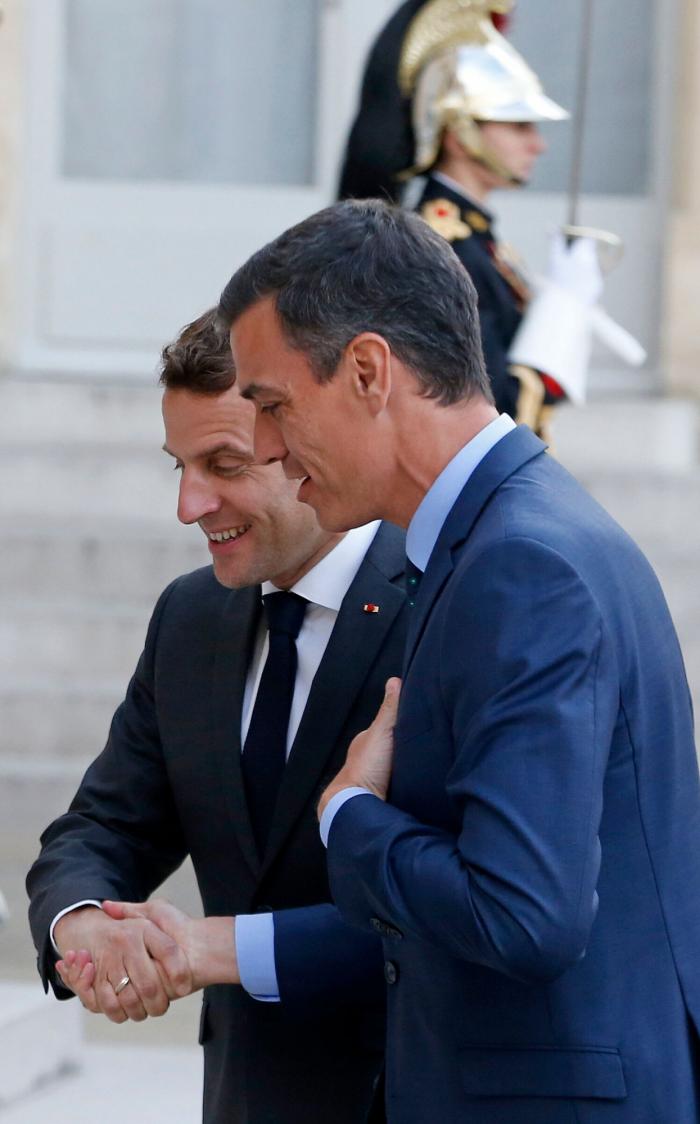 Macron invita a Sánchez a la reunión del G-7