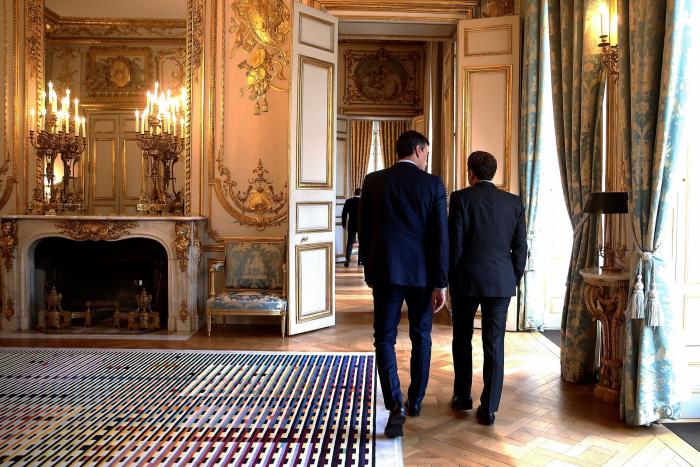 Macron invita a Sánchez a la reunión del G-7