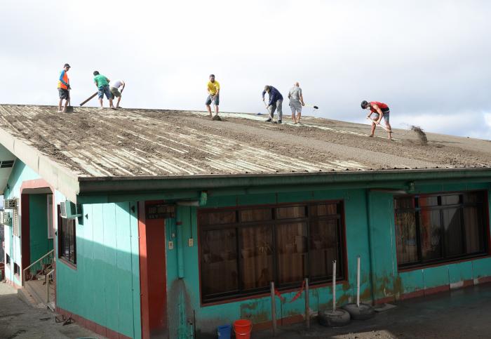 El volcán Taal ya ha desplazado a 30.000 personas y amenaza con una "erupción explosiva"