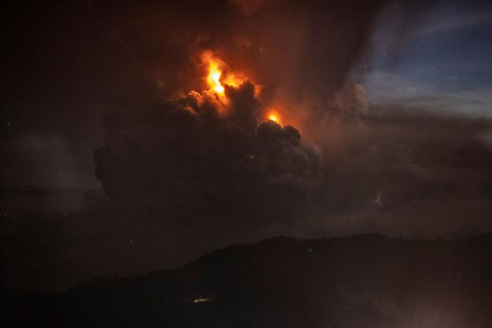 El volcán Taal ya ha desplazado a 30.000 personas y amenaza con una "erupción explosiva"