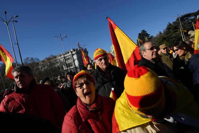 Esta foto arrasa con 8.000 retuits en menos de un día: fíjate en qué le han dibujado a Sánchez