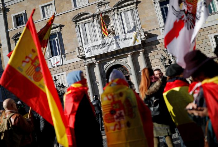 Esta foto arrasa con 8.000 retuits en menos de un día: fíjate en qué le han dibujado a Sánchez