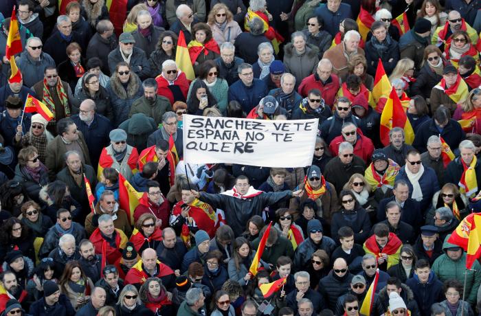 Esta foto arrasa con 8.000 retuits en menos de un día: fíjate en qué le han dibujado a Sánchez