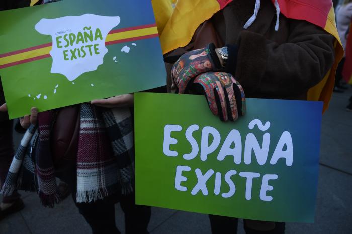 Esta foto arrasa con 8.000 retuits en menos de un día: fíjate en qué le han dibujado a Sánchez