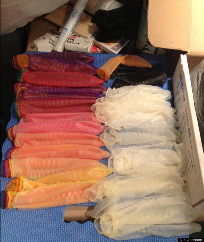 La foto de un recién nacido sujetando el DIU de su madre ya es viral