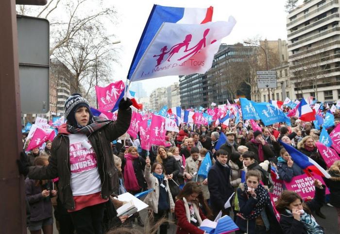 Decenas de miles de personas, contra el matrimonio gay en París: "Papá, mamá y los hijos ¡Es natural!" (FOTOS)