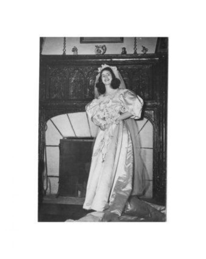 Todo el mundo ha visto este vestido de novia de 120 años de antigüedad, excepto una persona