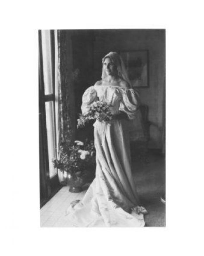 Todo el mundo ha visto este vestido de novia de 120 años de antigüedad, excepto una persona