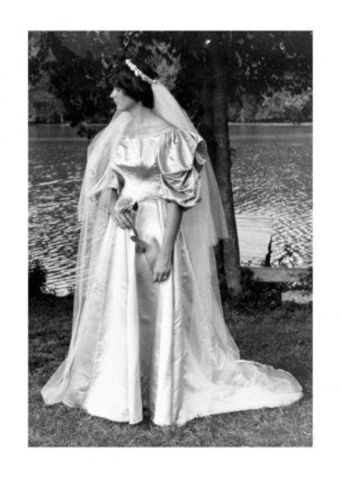 Todo el mundo ha visto este vestido de novia de 120 años de antigüedad, excepto una persona