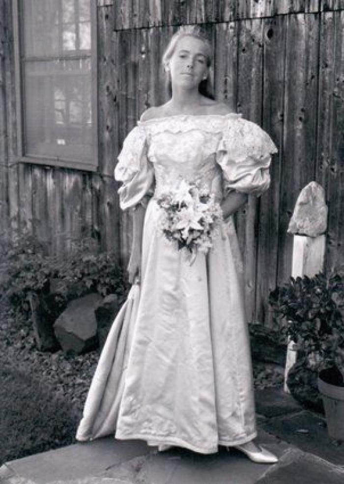Todo el mundo ha visto este vestido de novia de 120 años de antigüedad, excepto una persona