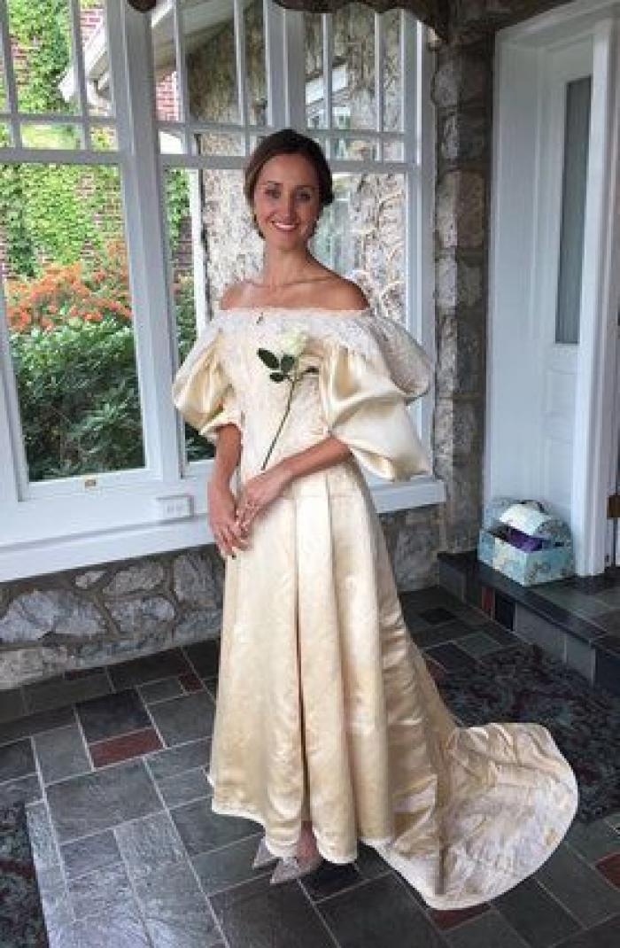 Todo el mundo ha visto este vestido de novia de 120 años de antigüedad, excepto una persona