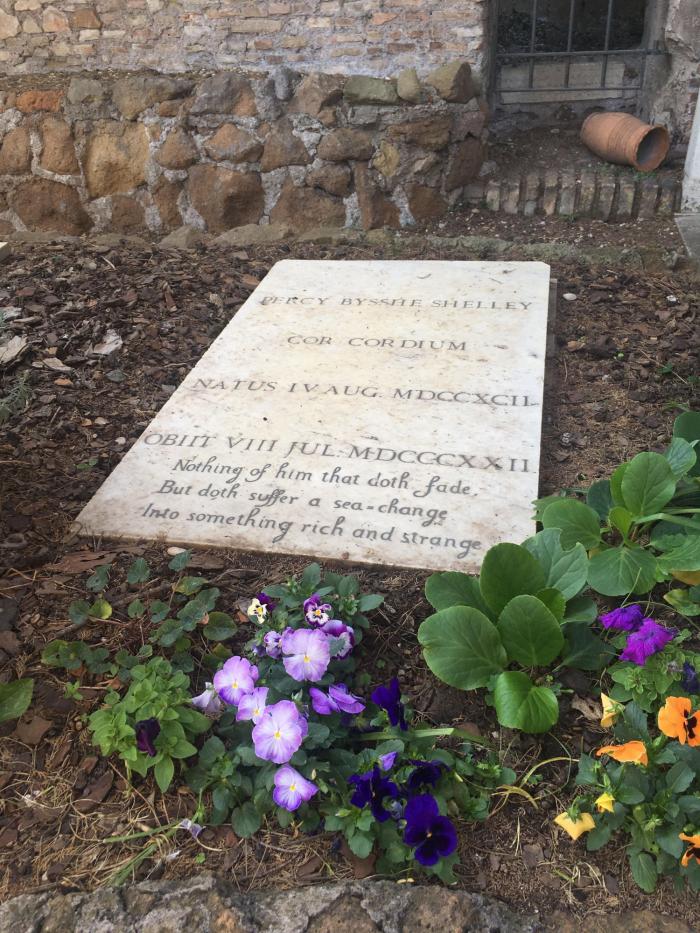 La reseña que un español dejó en Google sobre un club de striptease ya es HISTORIA de Twitter