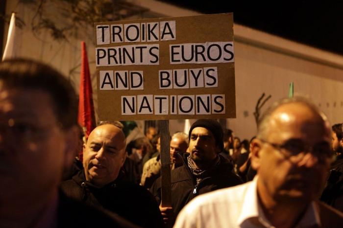 La UE acuerda el rescate de Chipre por 10.000 millones de euros (FOTOS)