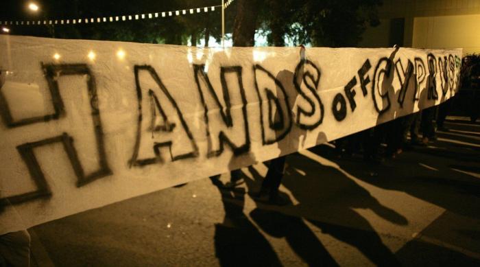 La UE acuerda el rescate de Chipre por 10.000 millones de euros (FOTOS)