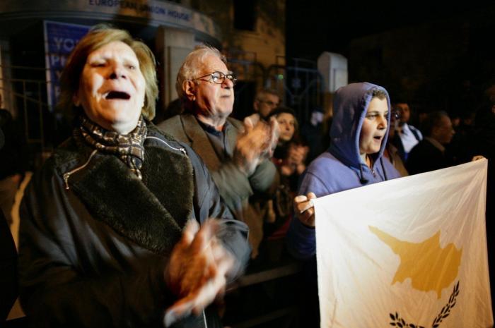 La UE acuerda el rescate de Chipre por 10.000 millones de euros (FOTOS)