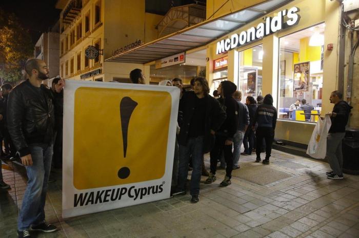 La UE acuerda el rescate de Chipre por 10.000 millones de euros (FOTOS)