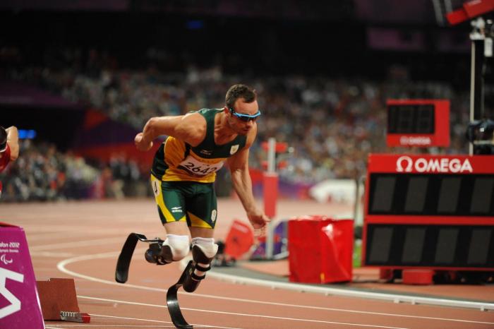 Canta la canción en lengua de signos para que sus padres, sordos, la entiendan (VÍDEO)