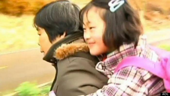 Canta la canción en lengua de signos para que sus padres, sordos, la entiendan (VÍDEO)