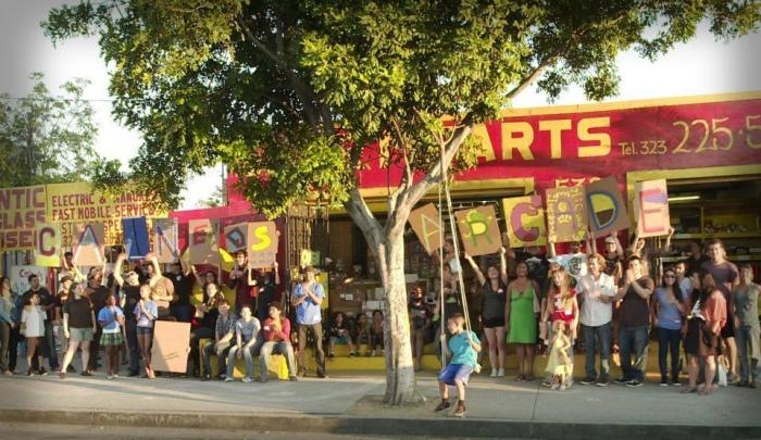Canta la canción en lengua de signos para que sus padres, sordos, la entiendan (VÍDEO)