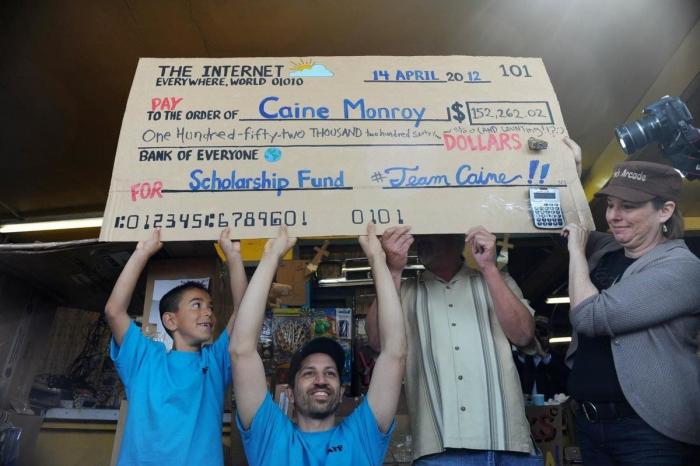 Canta la canción en lengua de signos para que sus padres, sordos, la entiendan (VÍDEO)