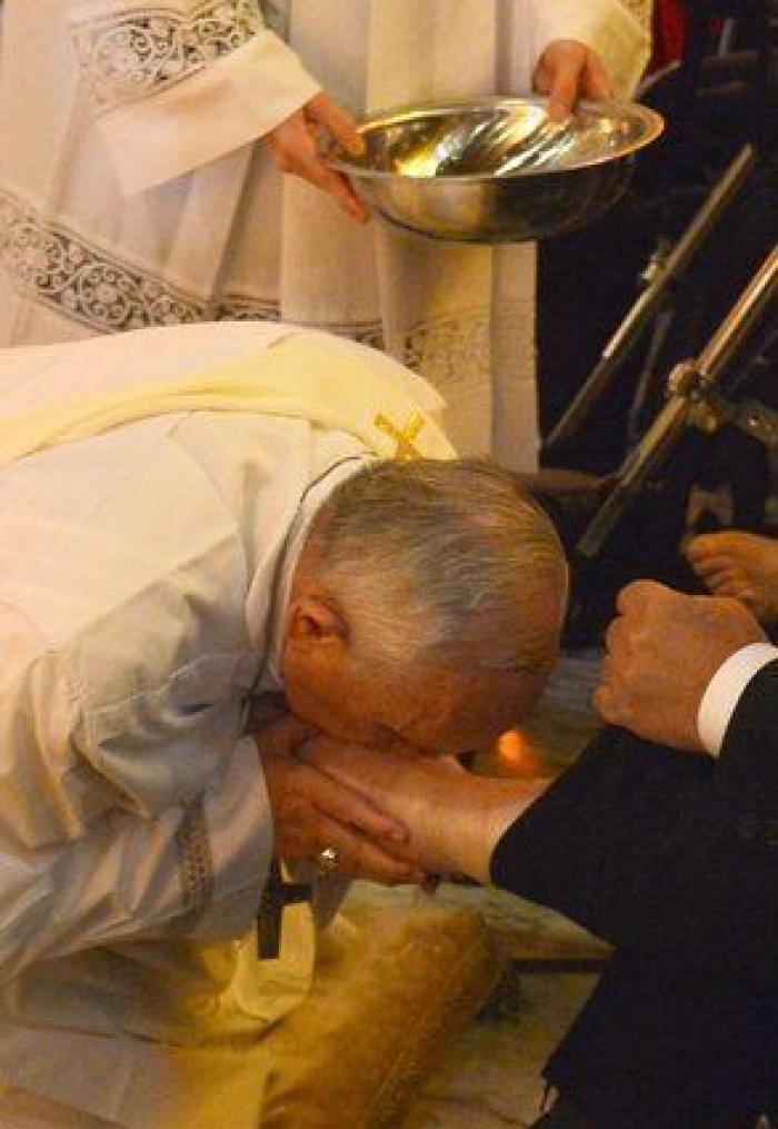 El Papa Francisco cuelga un cartel en la puerta de su habitación con la frase "prohibido quejarse"