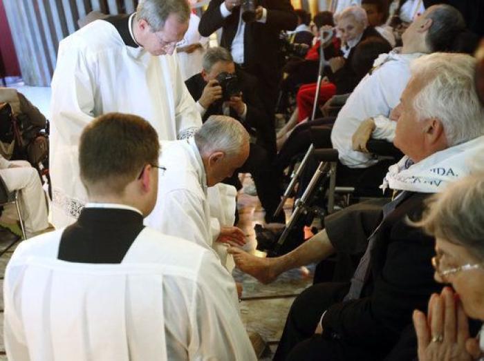 El Papa Francisco cuelga un cartel en la puerta de su habitación con la frase "prohibido quejarse"