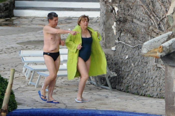 Merkel, de vacaciones en la isla sureña italiana de Ischia junto a su marido (FOTOS)