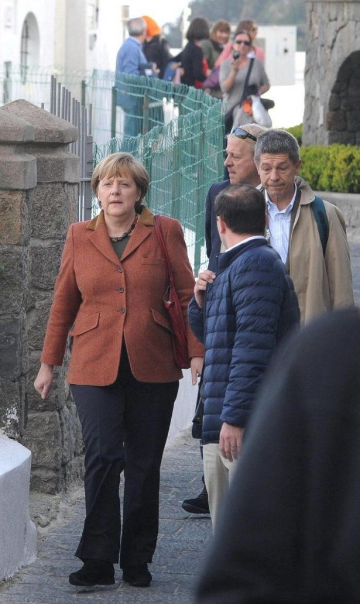 Merkel, de vacaciones en la isla sureña italiana de Ischia junto a su marido (FOTOS)
