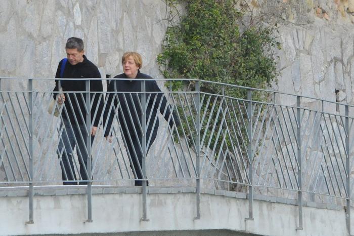 Merkel, de vacaciones en la isla sureña italiana de Ischia junto a su marido (FOTOS)