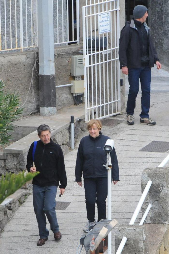 Merkel, de vacaciones en la isla sureña italiana de Ischia junto a su marido (FOTOS)