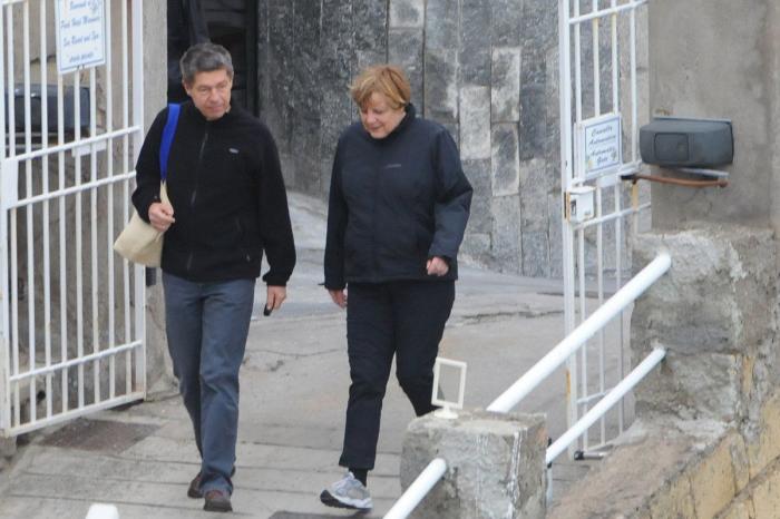 Merkel, de vacaciones en la isla sureña italiana de Ischia junto a su marido (FOTOS)