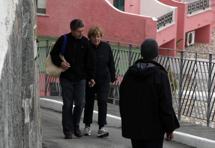 Merkel, de vacaciones en la isla sureña italiana de Ischia junto a su marido (FOTOS)