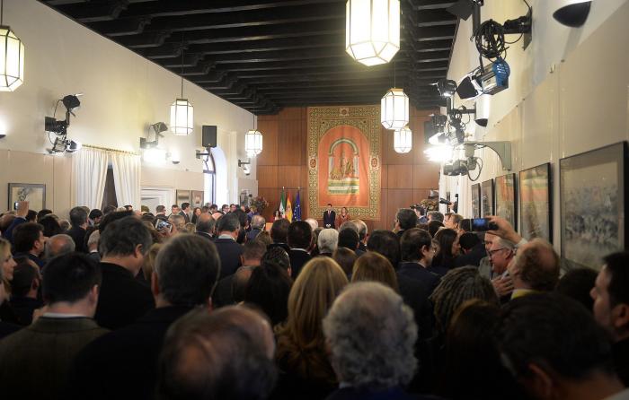 Moreno jura como presidente de la Junta prometiendo "beligerancia activa" frente a los que quieren "romper" España