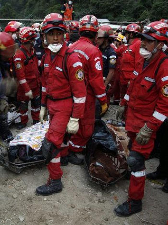 Los equipos de rescate descartan hallar supervivientes del alud en Guatemala