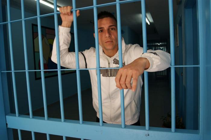 Un preso en tercer grado salva la vida a una niña que quería arrojarse al vacío en Guipúzcoa