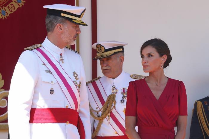 Las cámaras captan el enfado del rey Felipe por lo que ha pasado en el desfile de las Fuerzas Armadas