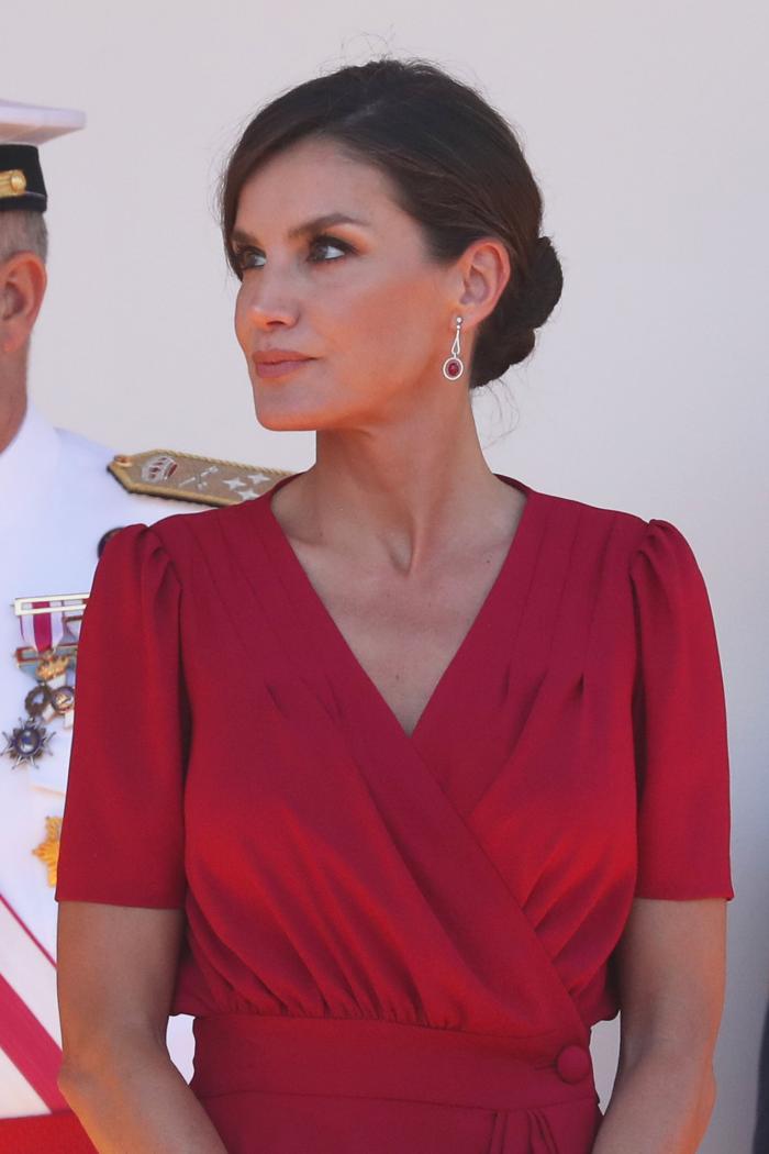 Las cámaras captan el enfado del rey Felipe por lo que ha pasado en el desfile de las Fuerzas Armadas