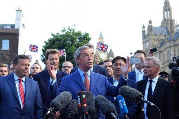 Las lágrimas socialdemócratas y la eurofobia de Farage marcan la ratificación del Brexit en la Eurocámara