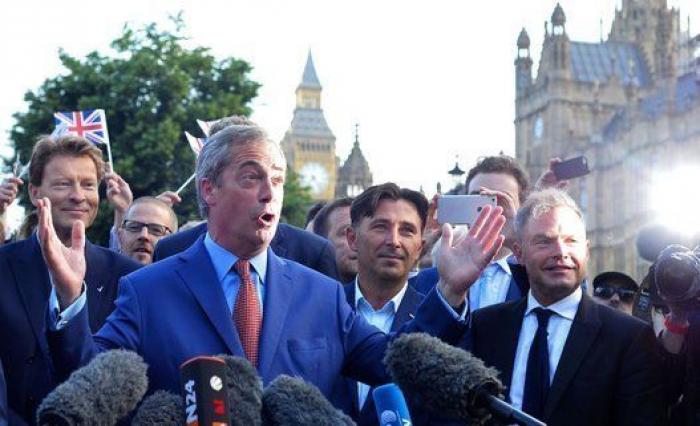 Las lágrimas socialdemócratas y la eurofobia de Farage marcan la ratificación del Brexit en la Eurocámara