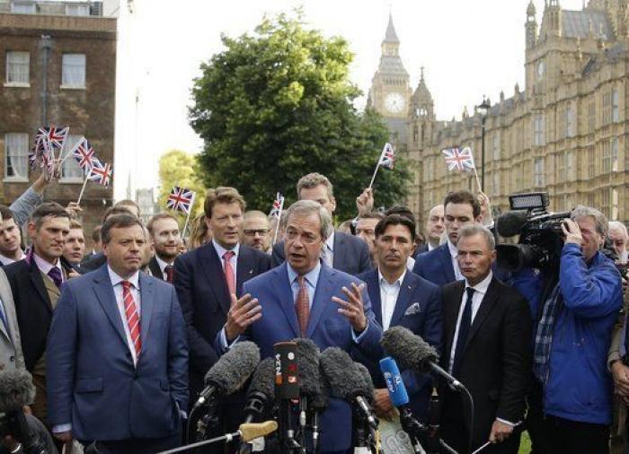 Las lágrimas socialdemócratas y la eurofobia de Farage marcan la ratificación del Brexit en la Eurocámara