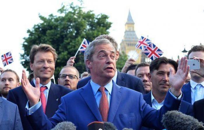 Las lágrimas socialdemócratas y la eurofobia de Farage marcan la ratificación del Brexit en la Eurocámara